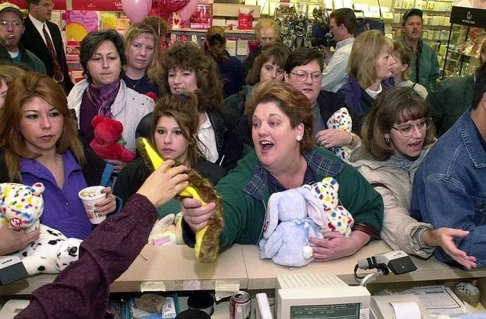 33 Pictures That Show How Chaotic And Wild The Beanie Baby Craze Of The  '90s Was