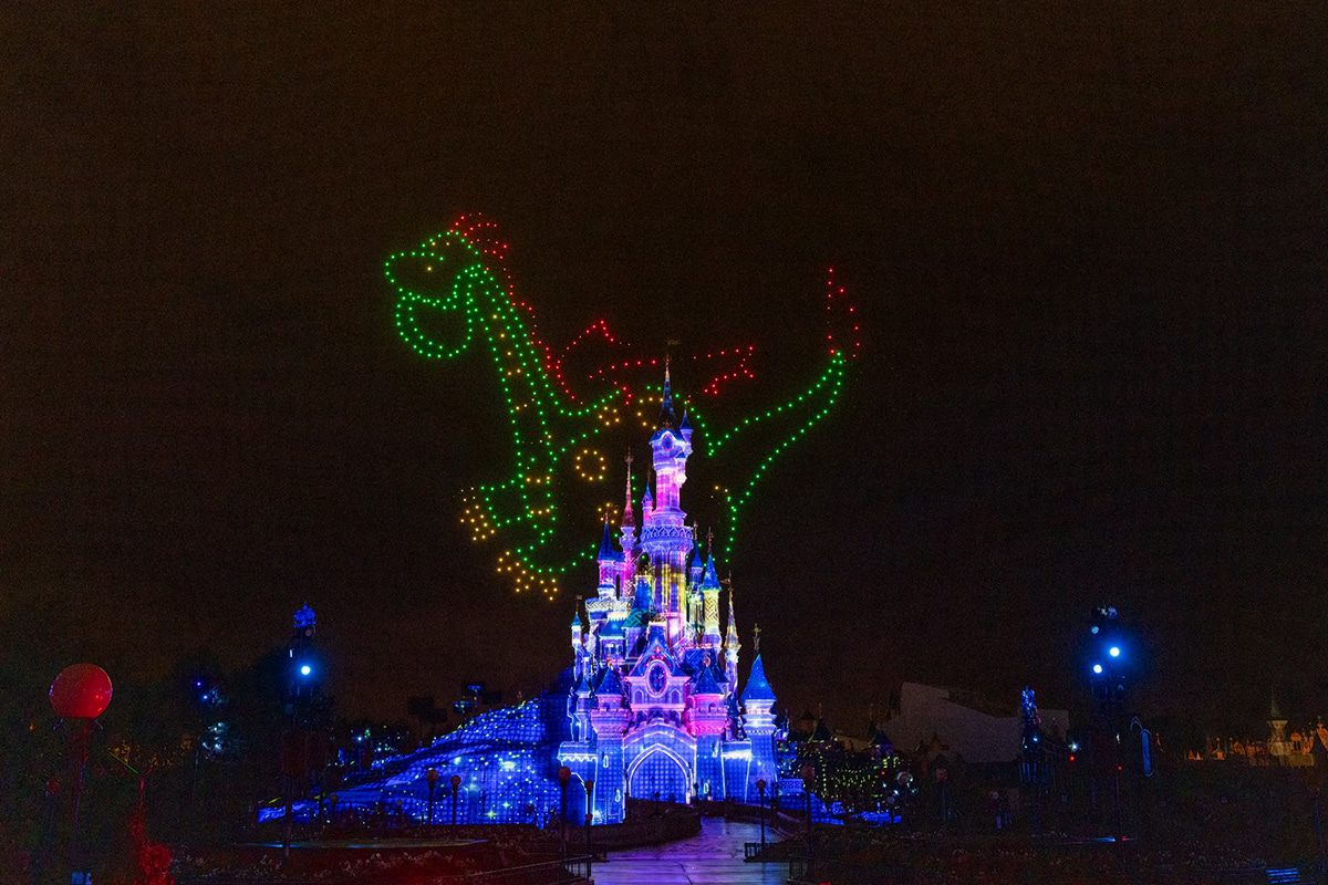 Disney Electrical Sky Parade Pete’s Dragon Disneyland Paris