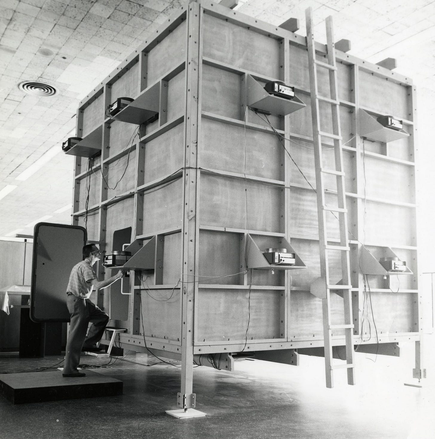 Ken Isaacs, Knowledge Box, (exterior view), 1962 [MAAT – Museu de Arte, Arquitetura e Tecnologia, Lisboa. Courtesy the University Archives and Special Collections, Paul V. Galvin Library, Illinois Institute of Technology, Chicago, IL]