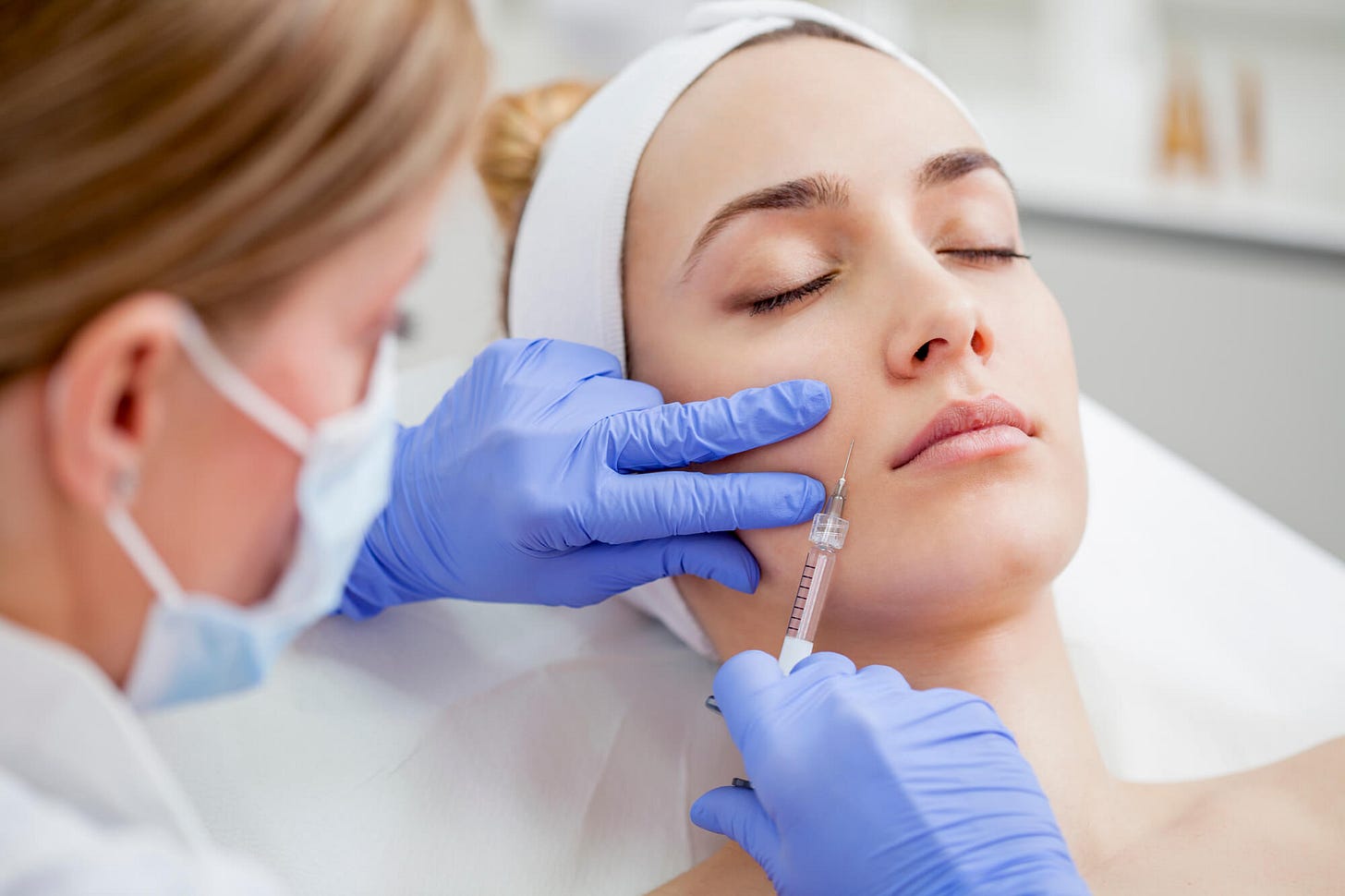 Entenda como funciona a técnica de harmonização facial - Plástica