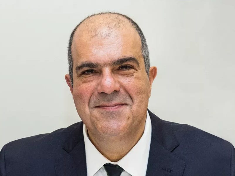 Sir Stelios Haji-Ioannou : 750 000 boîtes de conserve pour les Restos du Cœur