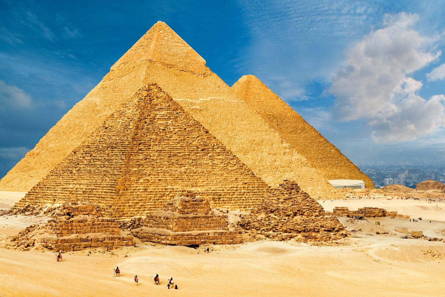 What are the Pyramids of Giza—and who built them? | National Geographic