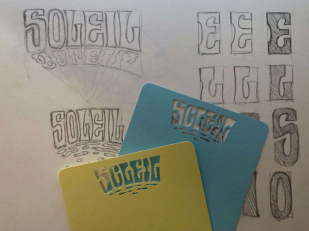 Croquis du mot "soleil" avec le résultat du mot "soleil" découpé dans une carte postale