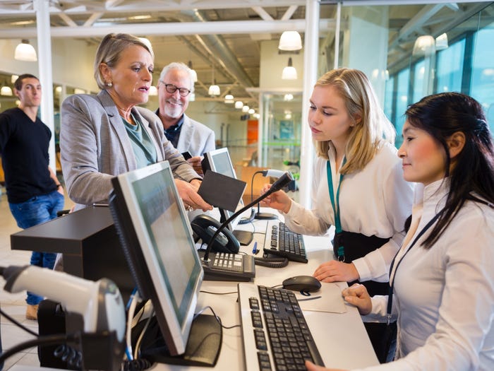 Airplane Boarding Secrets, According to Gate Agents and Travel Experts -  Business Insider