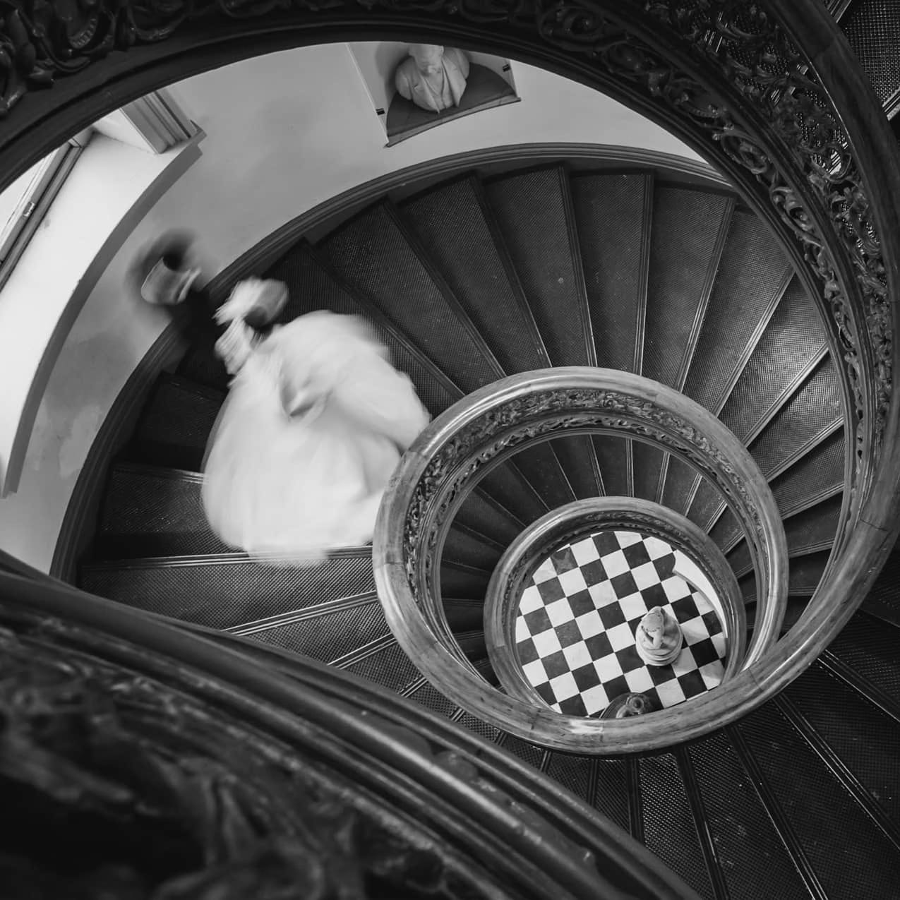 Bride and groom descend the staircase at George Peabody Library. Photo credit: Steven & Lily Photography