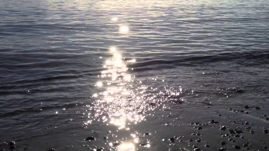 https://www.scienceabc.com/wp-content/uploads/2016/10/sun-glitter.jpg