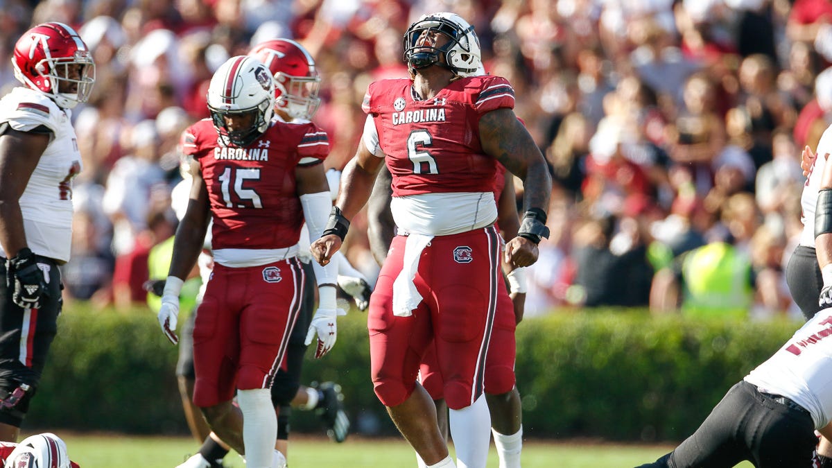 Zacch Pickens chooses graduating from South Carolina over NFL