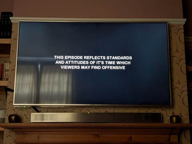 A television on a shelf

AI-generated content may be incorrect.