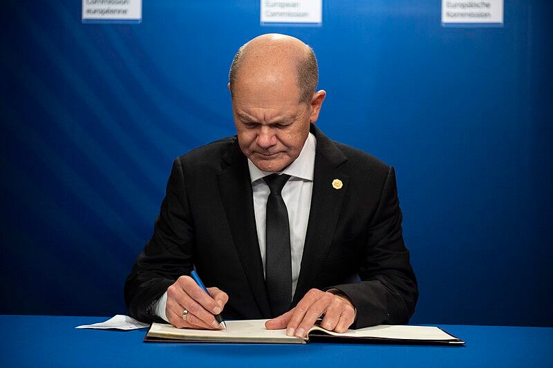 File:Olaf Scholz signing Jacques Delors' book of condolences - 2024.jpg