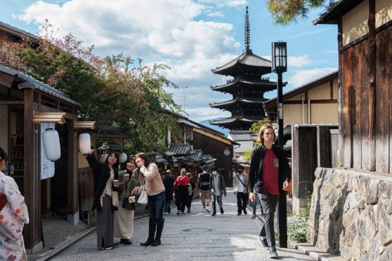 Japan welcomes foreign tourists after lifting pandemic border restrictions  | CBC News