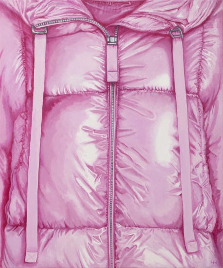 Troisième peinture hyperréaliste d'un vêtement, cette fois une doudoune rose