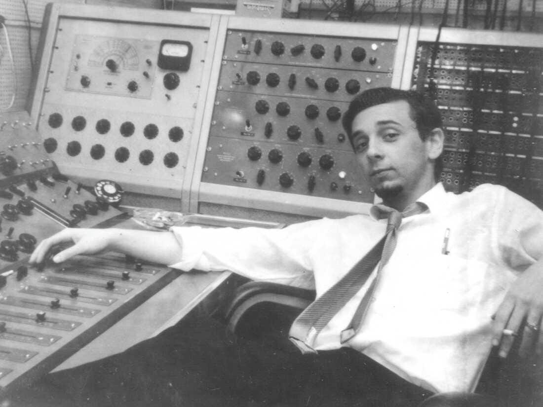 Phil Spector, Legendary Record Producer And Convicted Murderer, Dies : NPR