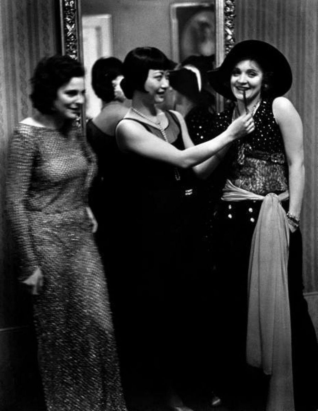 another picture from Eisenstaedt's series of the three women