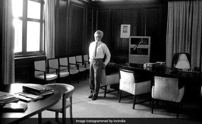 29 Years After Watershed Budget, Congress Posts Throwback Photo Of Manmohan  Singh On Instagram