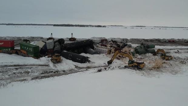 10p-vo-train-derailment-wcco33h4.jpg 