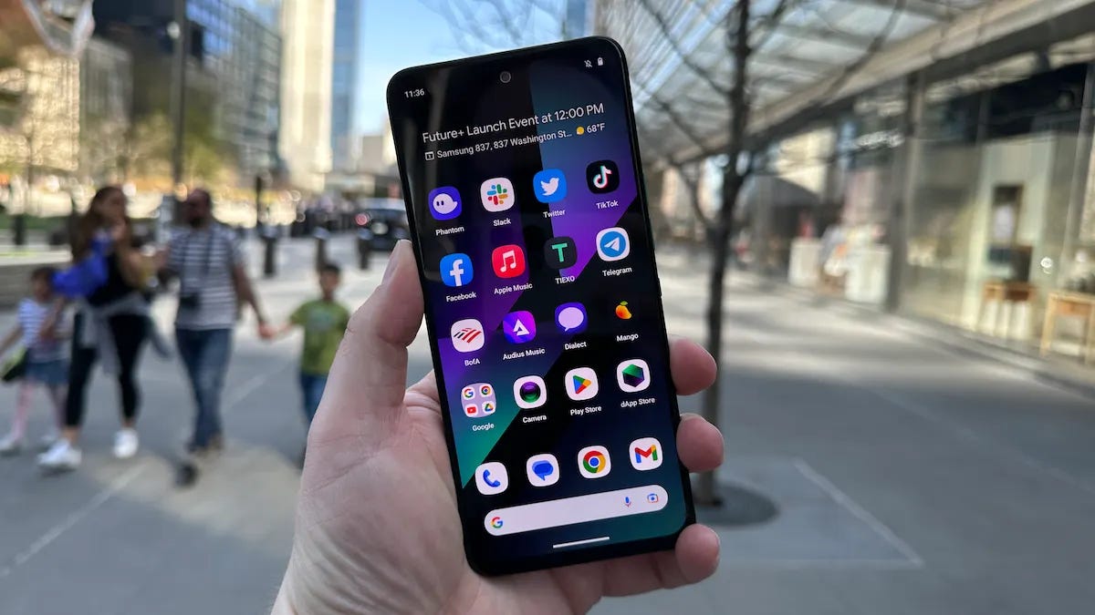 Solana Saga. Photo: Decrypt