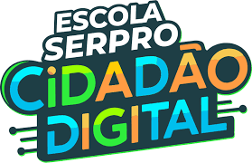 #descrevemospravocê  Logotipo colorido do programa Escola Serpro Cidadão Digital. A imagem tem formato irregular com fundo escuro e letras grandes e chamativas em tons vibrantes. Na parte superior, em letras brancas e em caixa alta, está escrito "Escola Serpro". Abaixo, o nome do programa aparece dividido em duas linhas com destaque visual: a palavra "Cidadão" está em degradê de azul, verde e laranja, e "Digital" em tons de azul e verde. Ambas são escritas em caixa alta, com uma fonte robusta e moderna.  A composição gráfica inclui detalhes que remetem à estética digital, como linhas horizontais estilizadas que se estendem para fora das palavras, lembrando circuitos eletrônicos. O uso das cores vivas e a tipografia jovem e dinâmica reforçam a ideia de um projeto voltado para educação digital acessível e cidadania tecnológica.