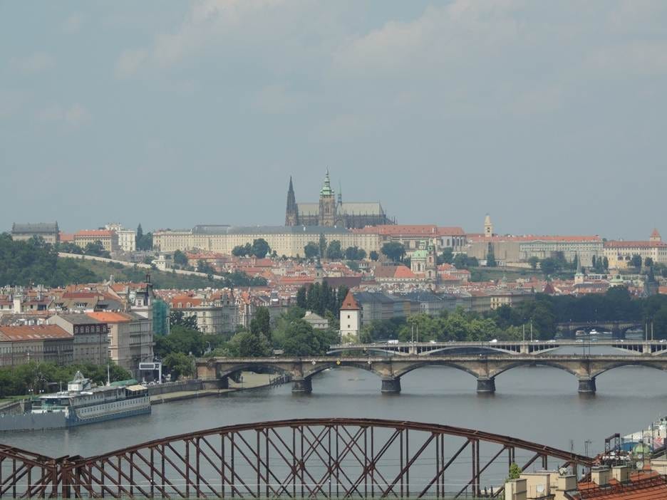 A bridge over a river with a city in the background

AI-generated content may be incorrect.