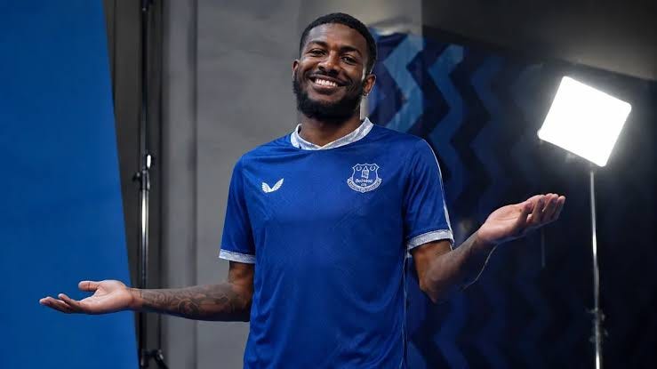 Everton sign former Arsenal player Ainsley Maitland-Niles - BritBall Everton sign former Arsenal player Ainsley Maitland-Niles - BritBall