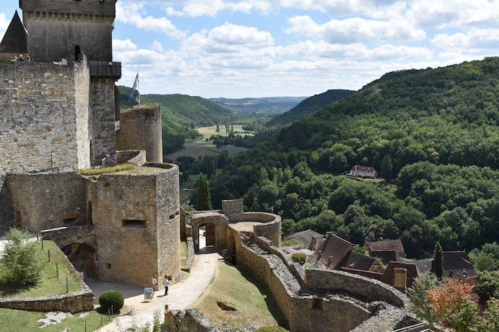 image 24 of 59, Chateau Castlenaud ramparts 10 mins