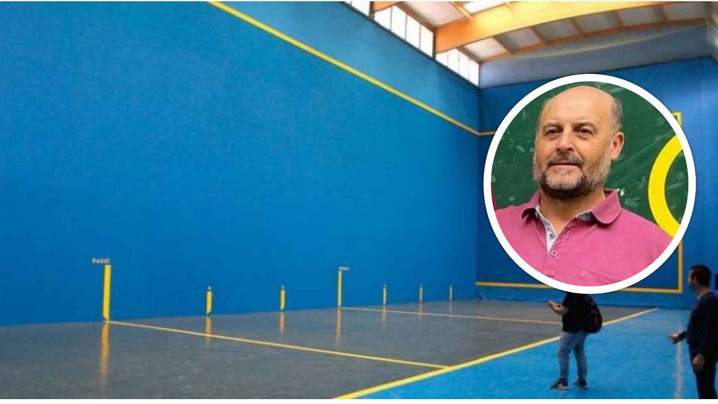 Imagen de Carlos Baeza con su querido frontón de Vallelado al fondo