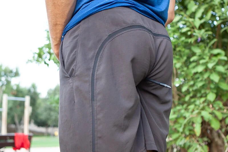 Squeeze your butt like Chris here when doing partner exercises Squeeze your butt like Chris here when doing partner exercises