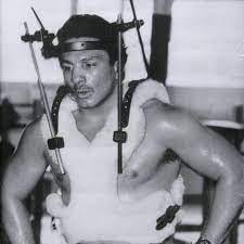 TITLE Boxing - After winning the Jr. Middleweight title in 1991, Vinny  Pazienza was seriously injured in a car accident that hospitalized him for  3 months. After breaking 2 vertebrae and dislocating