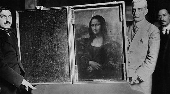 The Mona Lisa Being Returned to the Louvre in 1914 - Wikimedia Commons