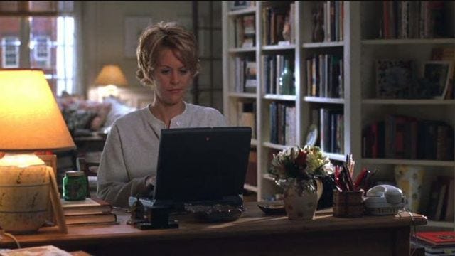 The laptop of Kathleen Kelly (Meg Ryan) in You've got a message | Spotern