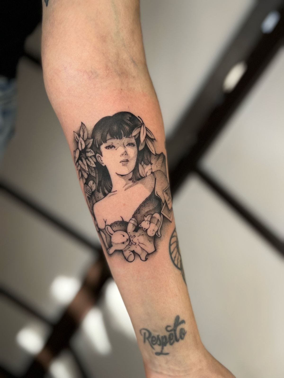 Los tatuajes empoderan, no marginan | Ornitorrinco “Lo que me gusta de verdad es el animé desde el 2000 para atrás”, cuenta el artista. El es fanático de la cultura japonesa y de los gatitos.