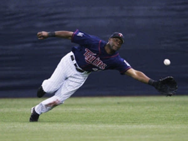 Torii Hunter fields a tailing fly ball at the Metrodome. Torii Hunter fields a tailing fly ball at the Metrodome.