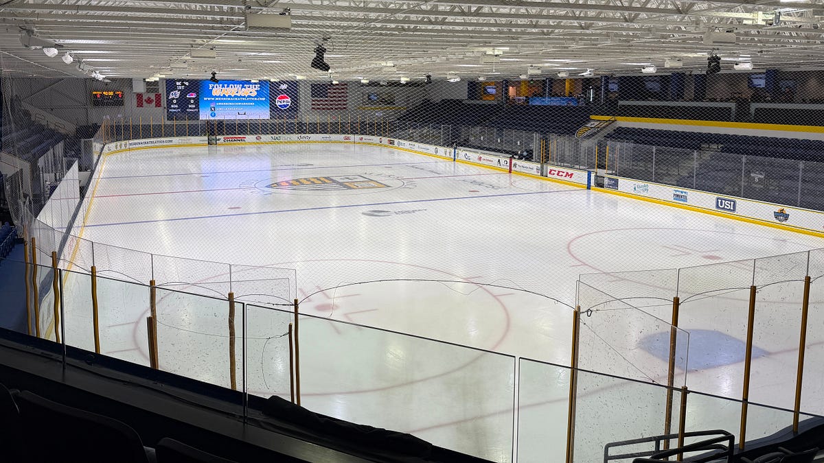 Lineups and pregame notes before the Warriors host UMass Lowell in the first round of the Hockey East tournament