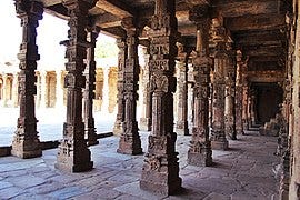 File:Quwwat ul-Islam Mosque, Qutb Complex - 1.jpg