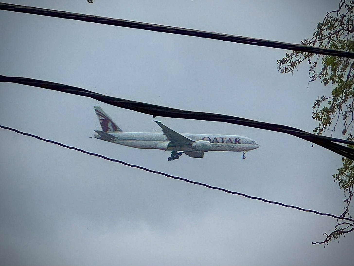 Qatar Airlines 777 on final approach into AUS Qatar Airlines 777 on final approach into AUS