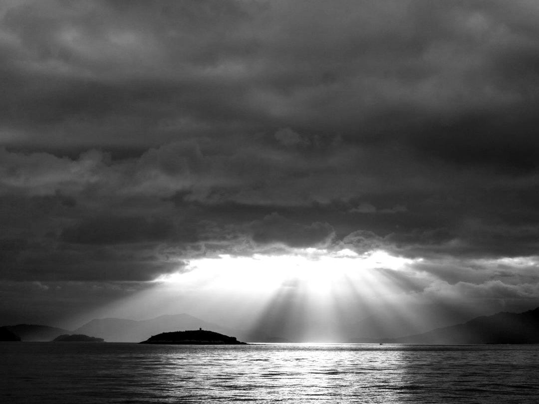 sunrays over sea