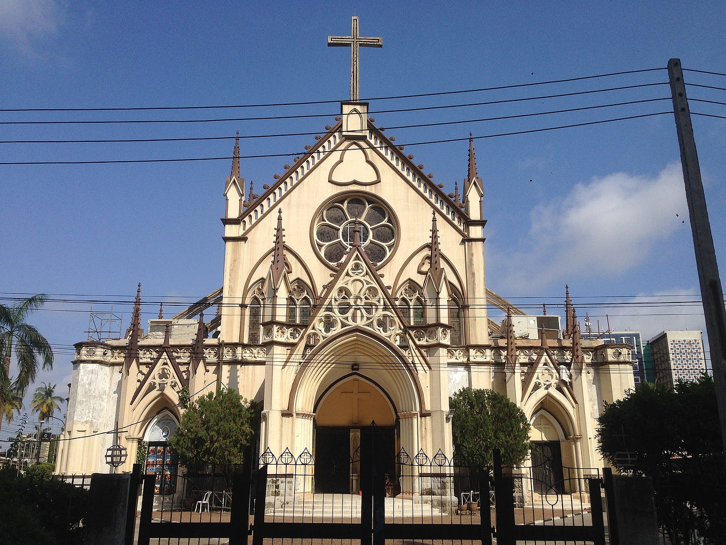 Holy Cross Cathedral Lagos.jpg Holy Cross Cathedral Lagos.jpg