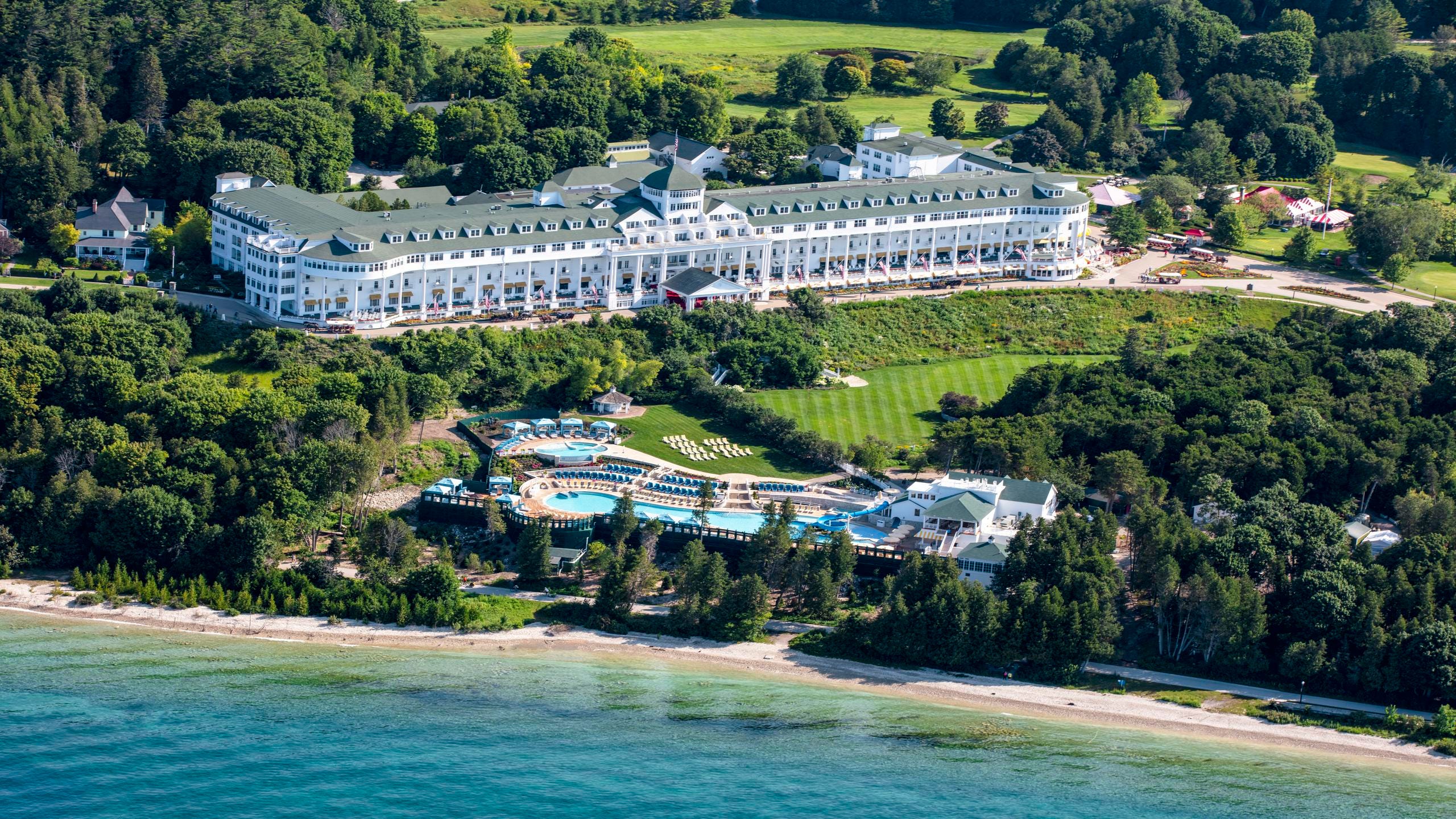 Visual tour of Grand Hotel, Mackinac Island Michigan. Professional photos. Custom maps. 