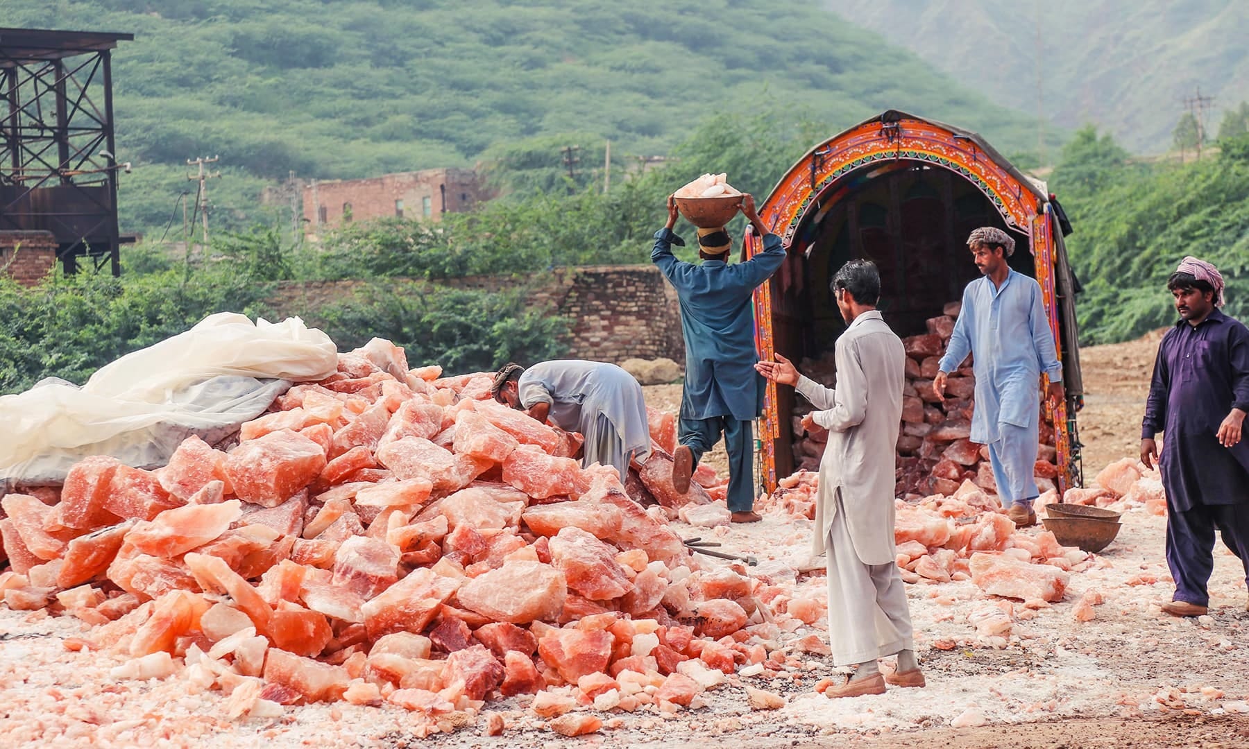 Pakistan Salt Khewra Salt Mine Pakistan: The Red Himalayan Salt - Saiyah