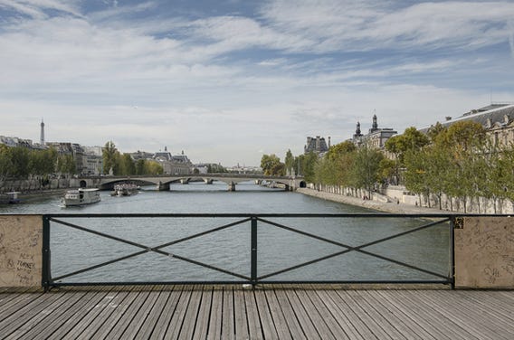 Glass panel testing on Pont des Arts (Paris.fr).png Glass panel testing on Pont des Arts Paris fr