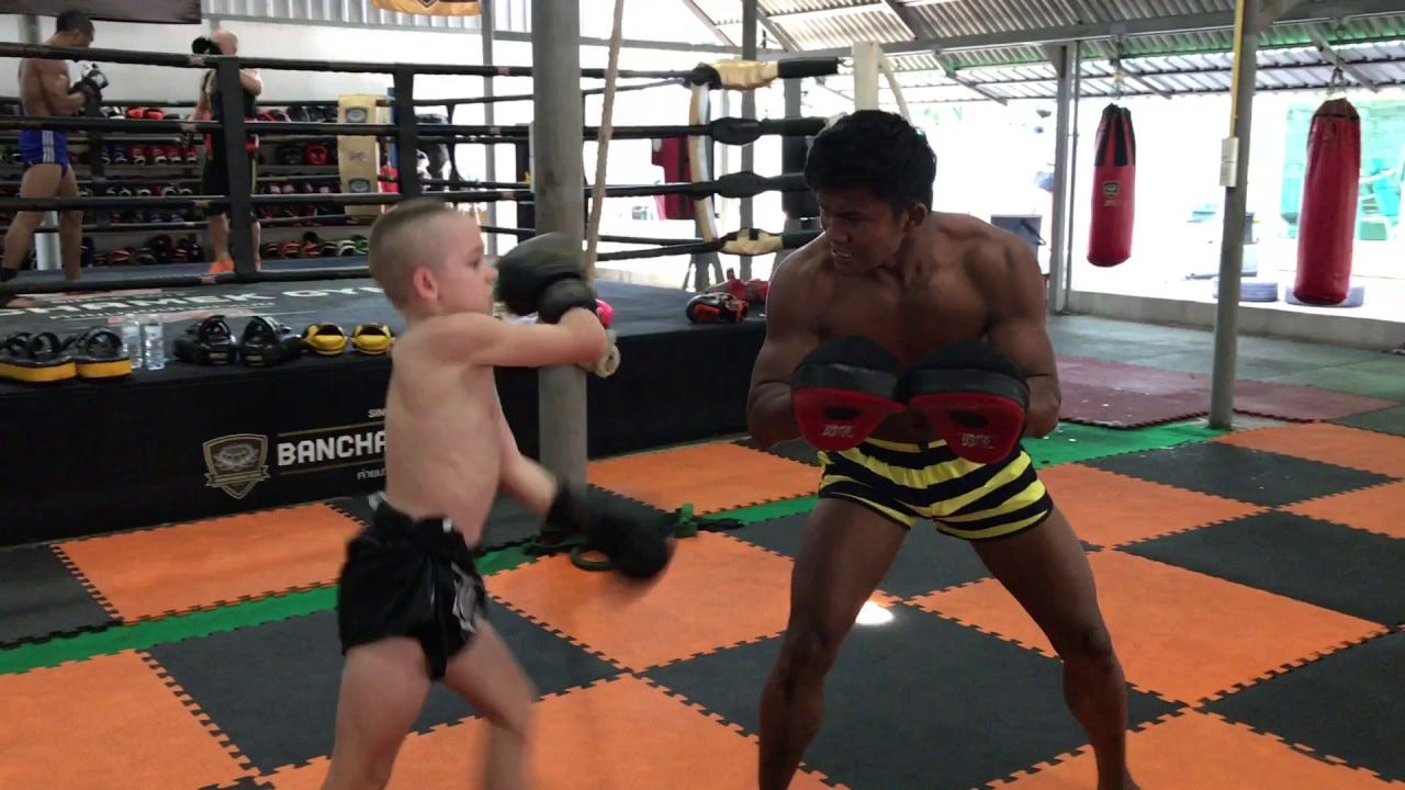 Buakaw traning Muay Thai for kids - YouTube