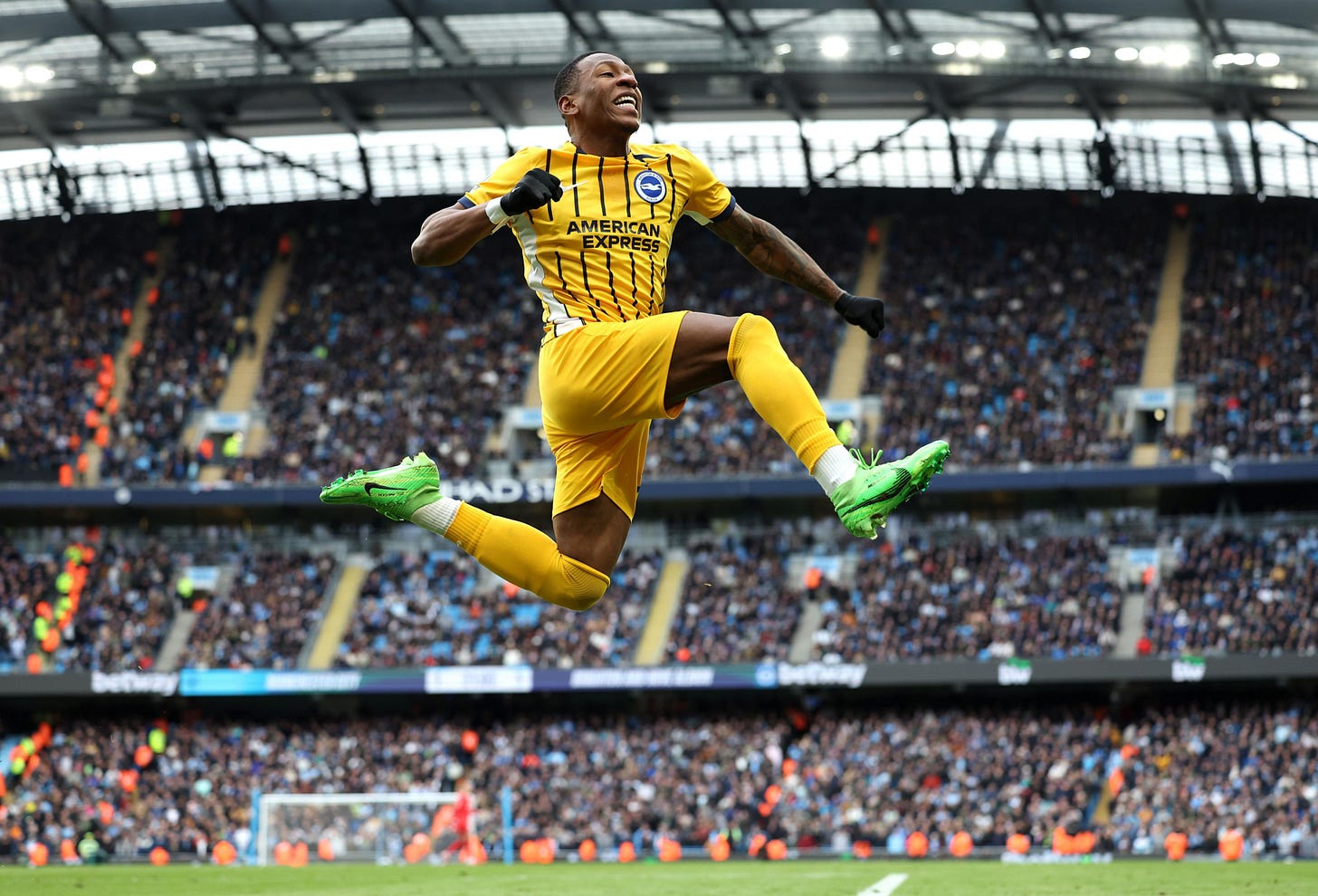 Brightons Pervis Estupinan celebrates scoring his team's first goal during the Premier League match against Manchester City at the Etihad Stadium 