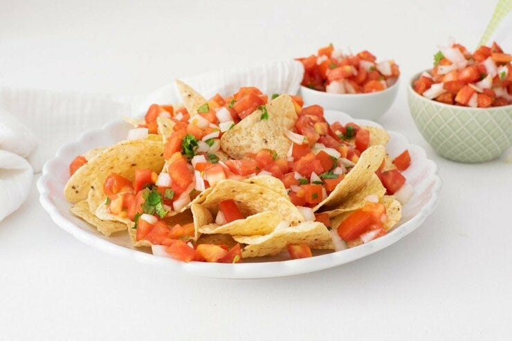 Nachos con pico de gallo