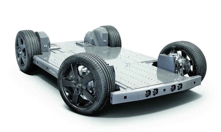 Startup Ree shows up on a skateboard | Automotive News
