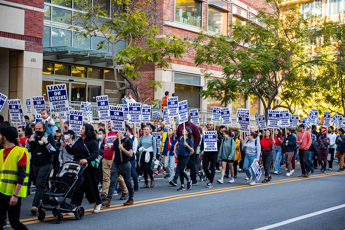 UCLA academic workers form picket lines across Charles E. Young Drive East - Daily Bruin UCLA academic workers form picket lines across Charles E. Young Drive East - Daily Bruin