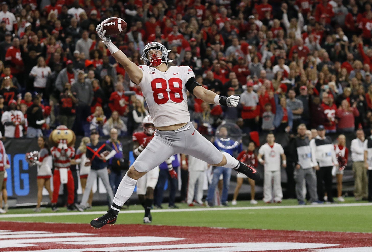 Ohio State tight end Jeremy Ruckert builds toward fall football season