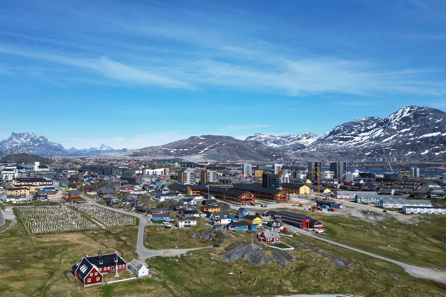 Una vista aérea de Nuuk, la capital de Groenlandia. Una vista aérea de Nuuk, la capital de Groenlandia.