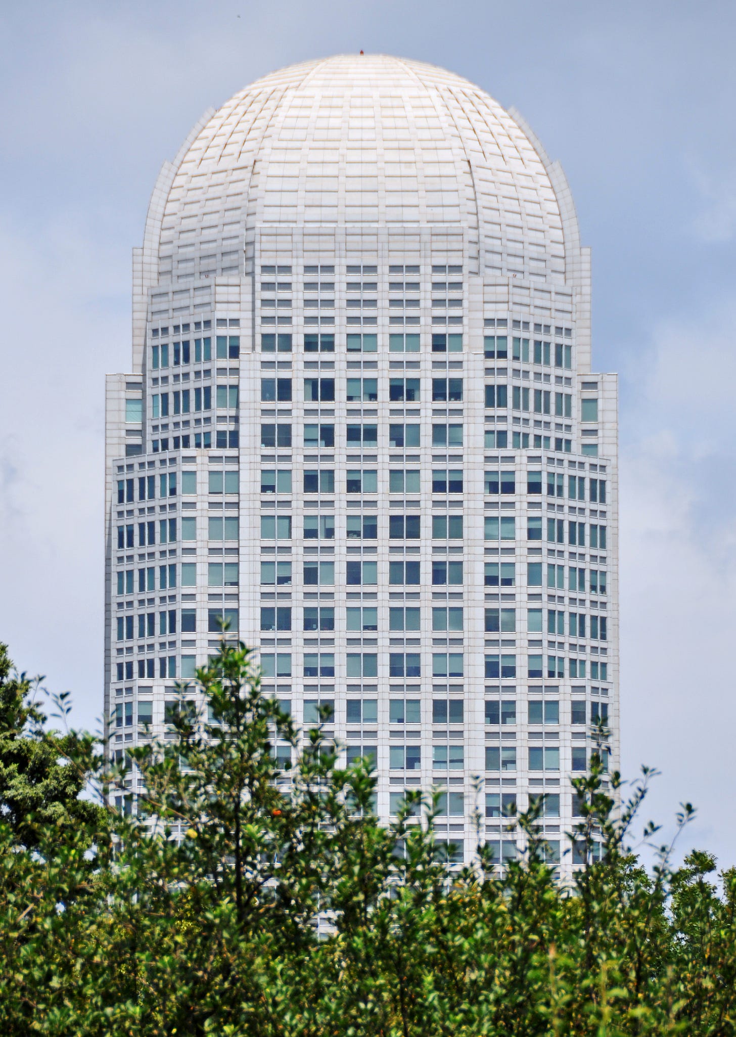 https://upload.wikimedia.org/wikipedia/commons/d/d0/100_North_Main_Street.JPG