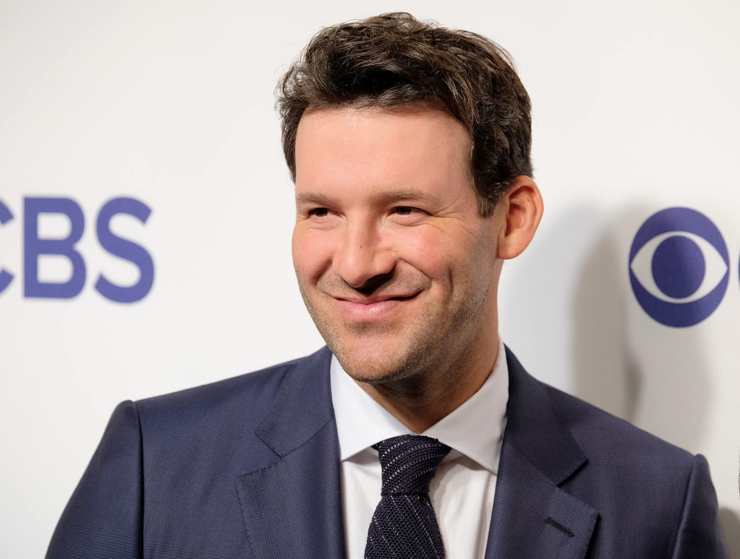 Tony Romo reaches historic, long-term deal with CBS Sports, source says