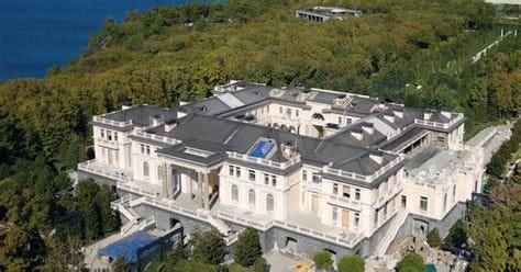 Vladimir Putin's 'secret £1billion Black Sea luxury palace' seen on ... Vladimir Putin's 'secret £1billion Black Sea luxury palace' seen on ...