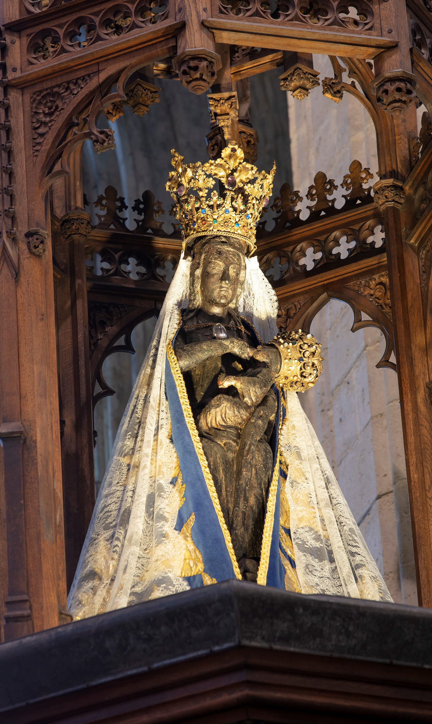 Zwarte Madonna in Sint-Martinus Basiliek Halle